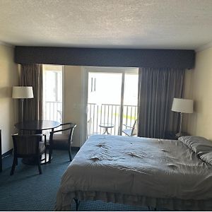 Condo Less Than 5 Min From Airport With Sunset Views